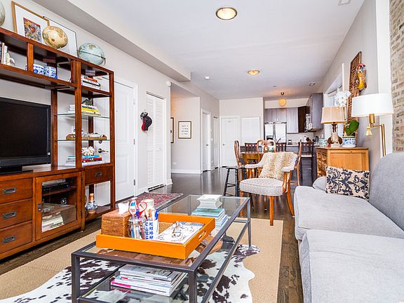 5th image of 2612 N Whipple St #1