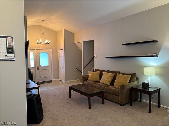4th image of 26412 Redwood Dr