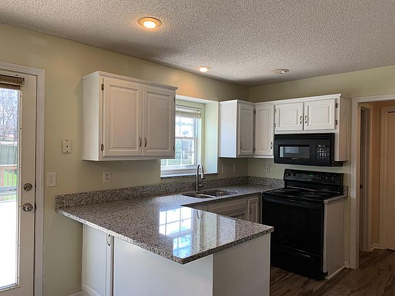 3rd image of 6607 W 150th St