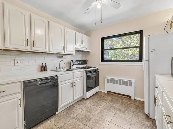 219-74 75th Ave #224B2, Oakland Gardens, NY 11364