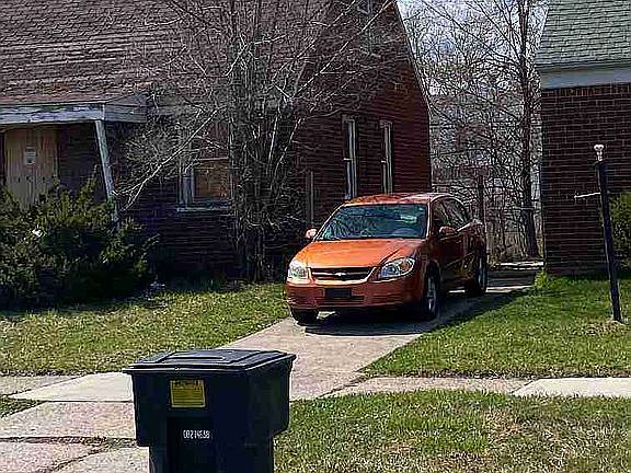 9043 Roselawn