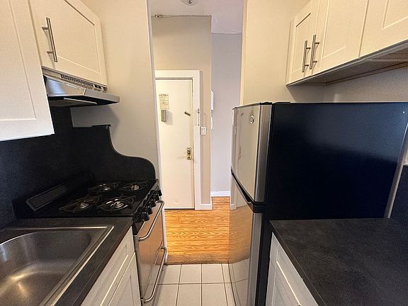 4th image of 249 W 18th St APT 1
