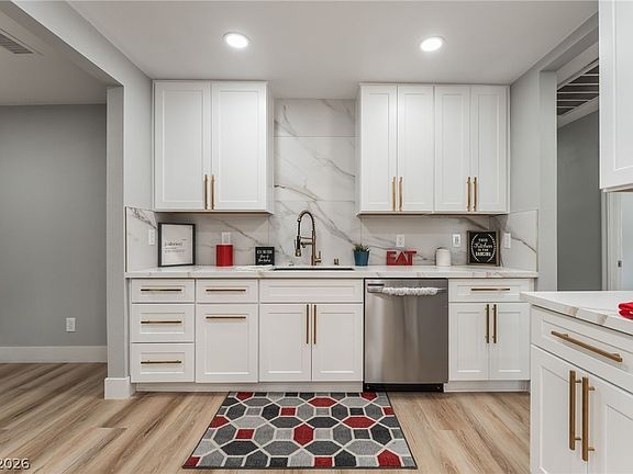 2nd image of 1118 Chapman Dr