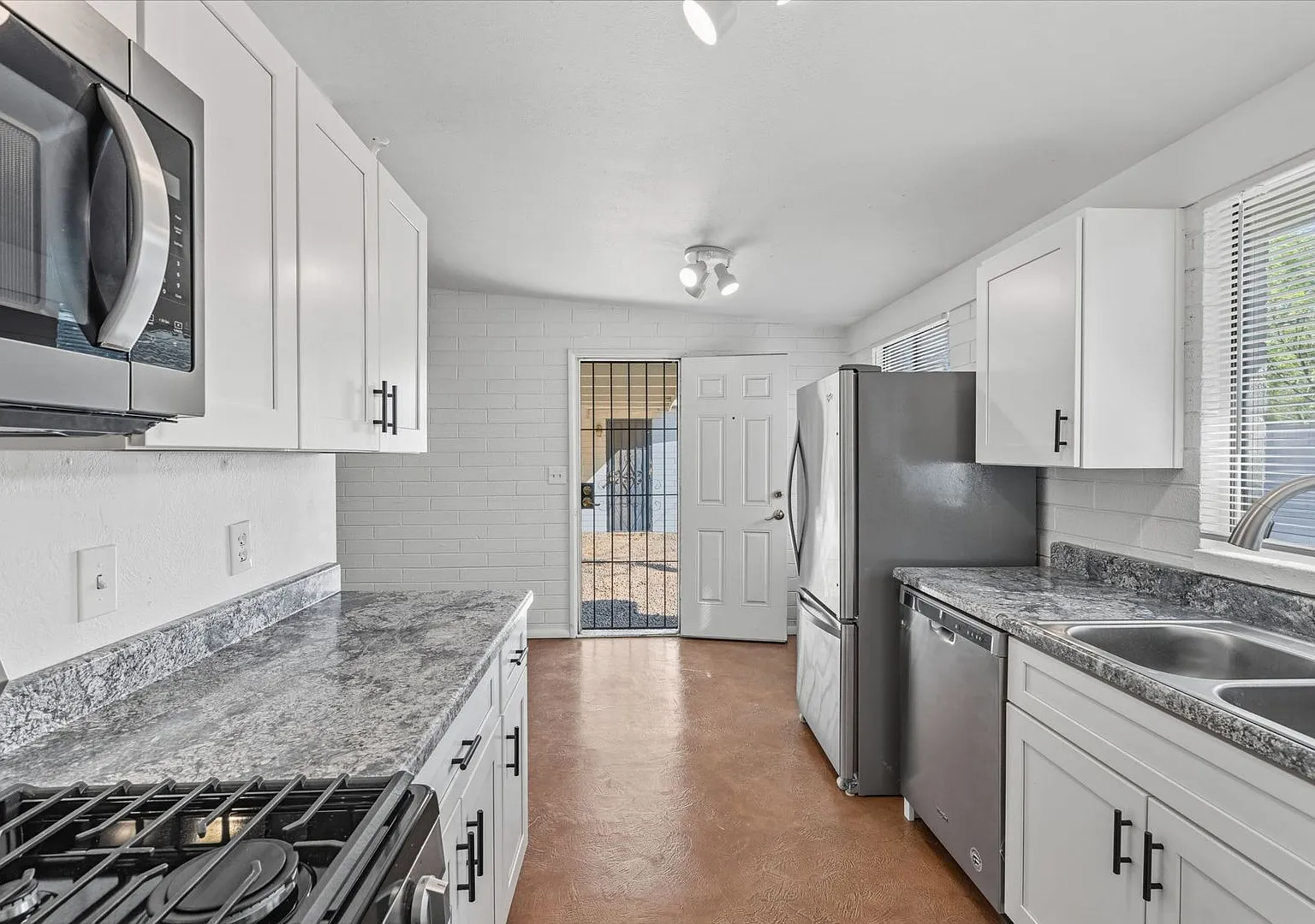 1515 Blacklidge — Photo 3