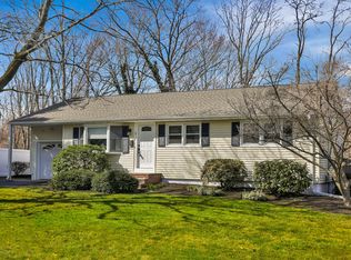18 Henry Dr, Middletown, NJ 07748