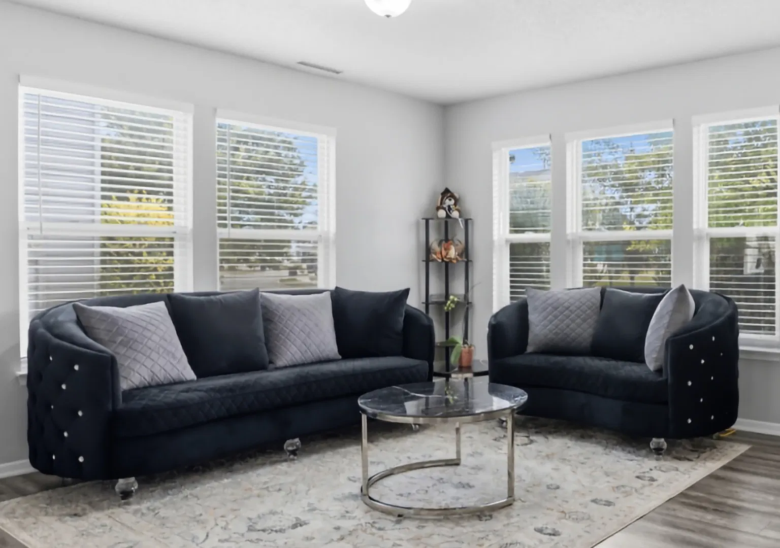 3 bed, 2576 sqft, $2,500 — Photo 4
