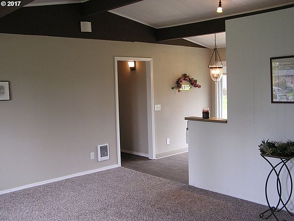 3rd image of 9500 NE 5th St