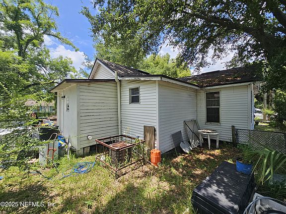 3rd image of 1686 W 2ND Street