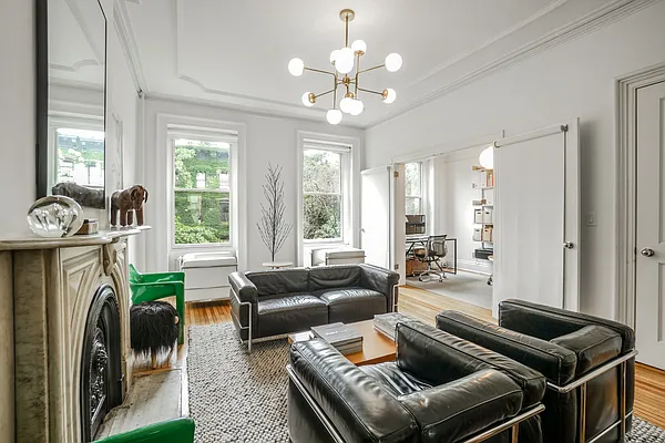 Rented by Warburg | media 30