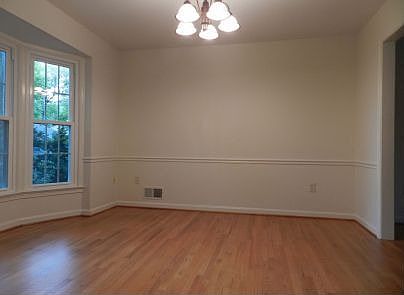 4th image of 20 Hawthorn Ct