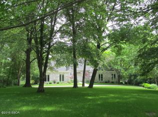 16246 N Hawthorne Ln, Mount Vernon, IL 62864