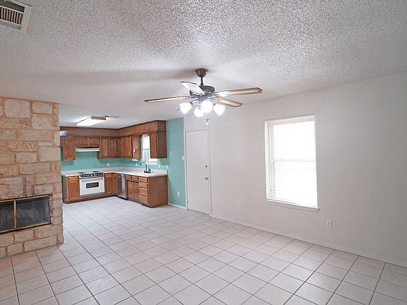 3rd image of 110 Black Forest Dr