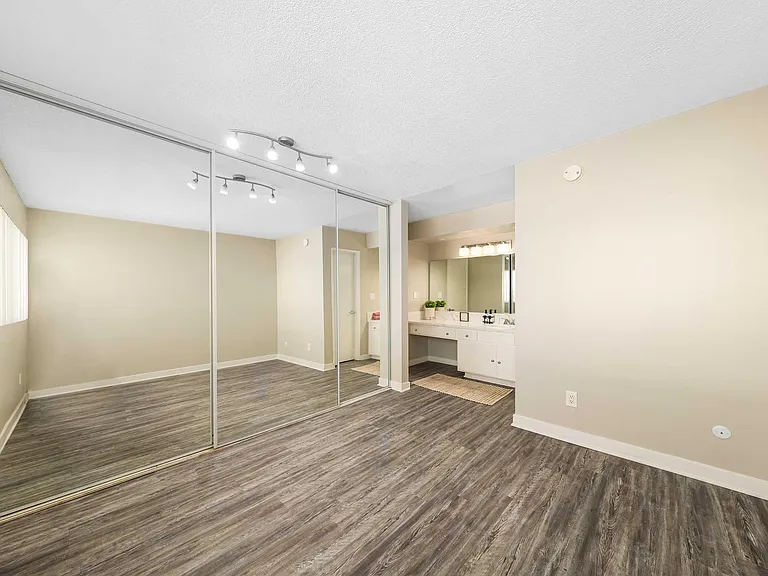 Summerview Beach Resort Luxury Apartments — Photo 50