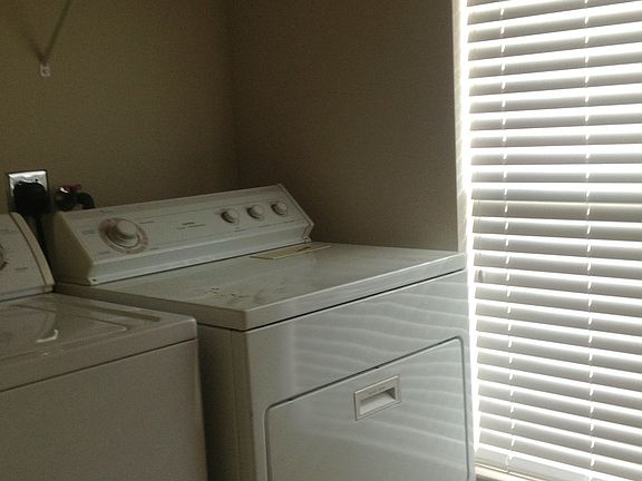 Utility room with W/D