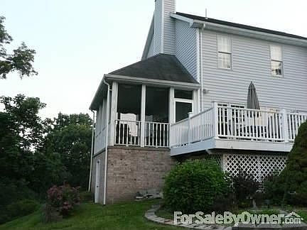 3rd image of 605 Hillcrest Dr