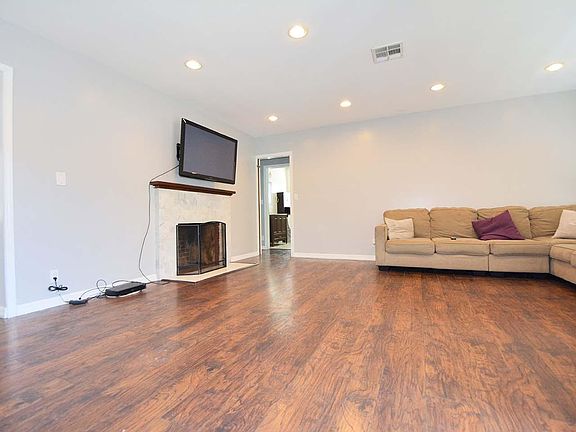 4th image of 4645 Butterfly Ln