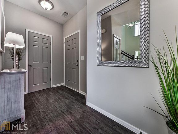 3rd image of 119 Creekwood Trl
