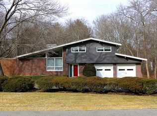 40 W Huckleberry Rd, Lynnfield, MA 01940