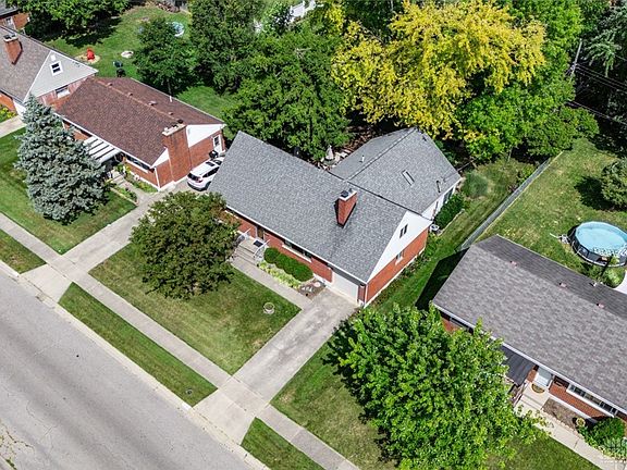 3rd image of 1215 Lindsey Ave