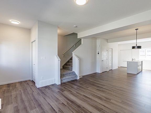 3rd image of 3611 Triomphe Blvd