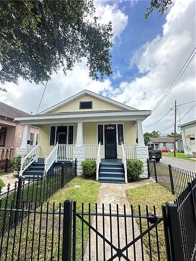 1st image of 402 Sala Ave
