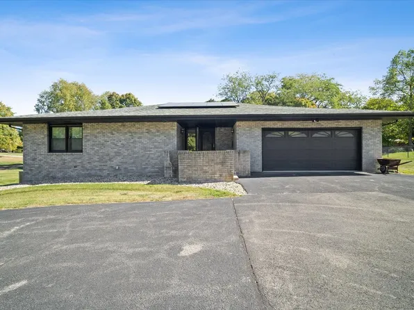 14211 Jessica Ct, Bloomington, IL 61705