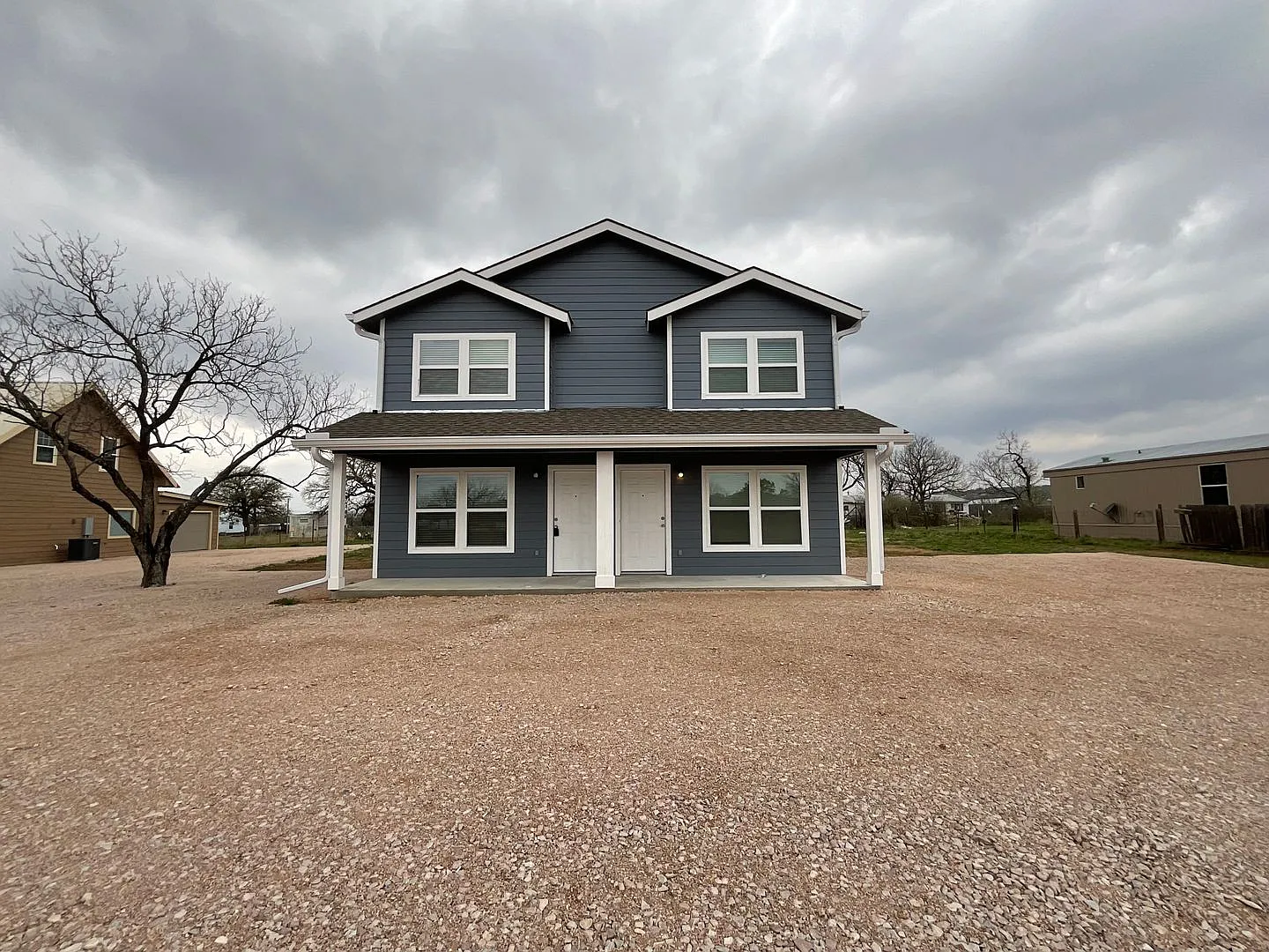**Coming Soon** Beautiful 2 Bedroom/ 1.5 Bath Duplex In Kingsland, Tx. — Photo 2