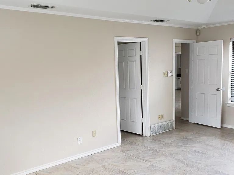 3016 Overton Park Dr W — Photo 28