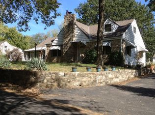 5701 N Robinhood Ln, Kansas City, MO 64151