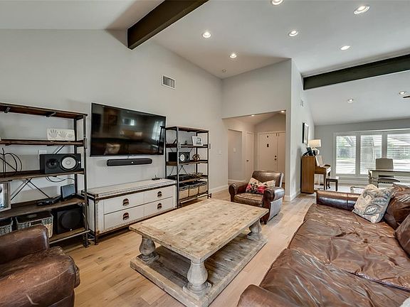 4th image of 4332 Selkirk Dr W