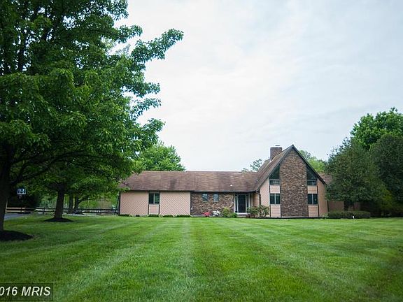 2nd image of 606 Prospect Bay Dr E