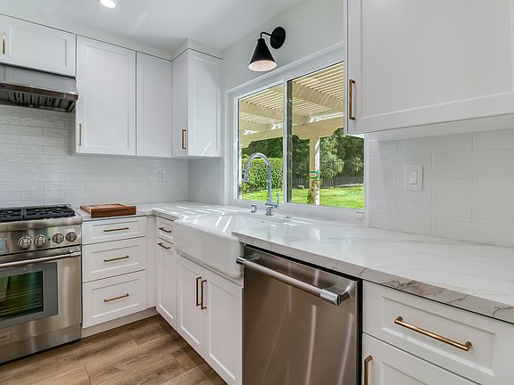 5th image of 6823 Castle Peak Dr