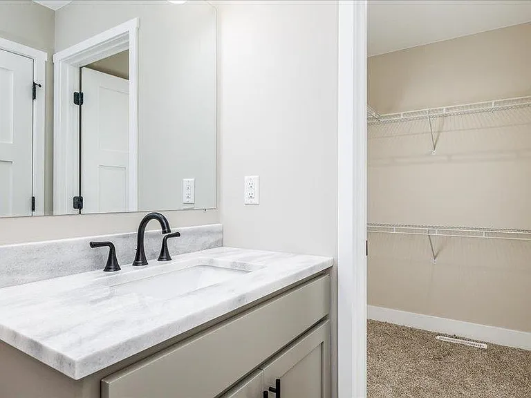 405 N Blake Ave — Photo 7