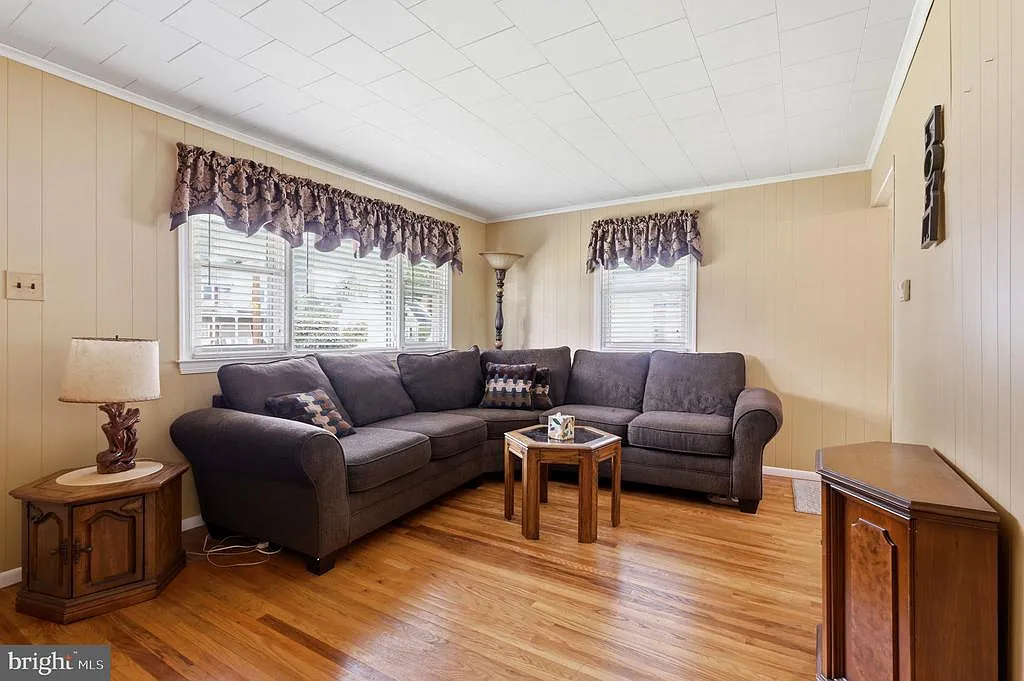 2 bed, 1.0 bath, 832 sqft, $2,300 — Photo 3