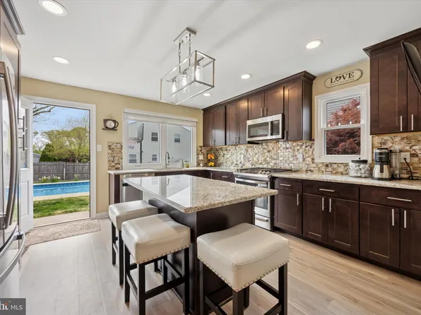 209 Susan Dr, Elkins Park, PA 19027