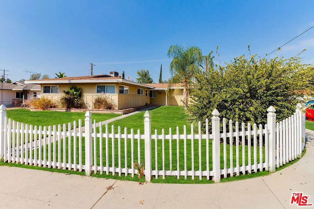 5 bed, 3.0 bath, 1736 sqft, $4,995 — Photo 2