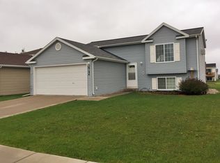 6194 24th St S, Fargo, ND 58104