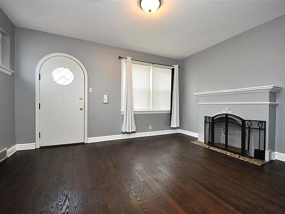3rd image of 6380-6382 Sutherland Ave Unit B