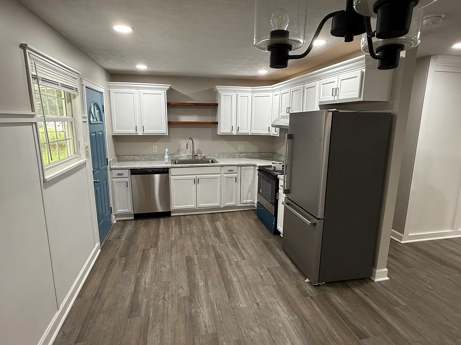 3 bed, 1.5 bath, 1212 sqft, $1,375 — Photo 3