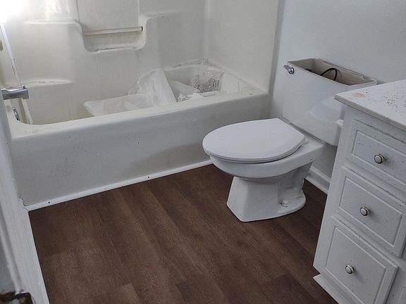 4th image of 219 Lake St #219