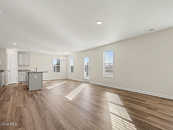 5th image of 40 E Emily Gardens Drive