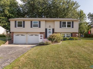 345 Edgewood Dr, Perrysburg, OH 43551