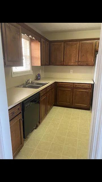 4 bed, 1618 sqft, $1,800 — Photo 2
