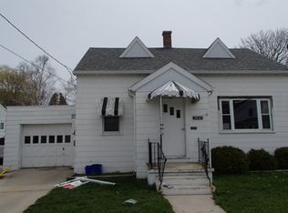 1021 Hawthorne St, Two Rivers, WI 54241