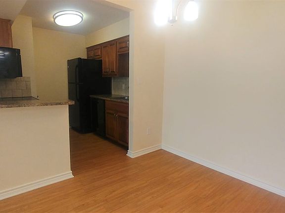 3rd image of 904 University Dr #114