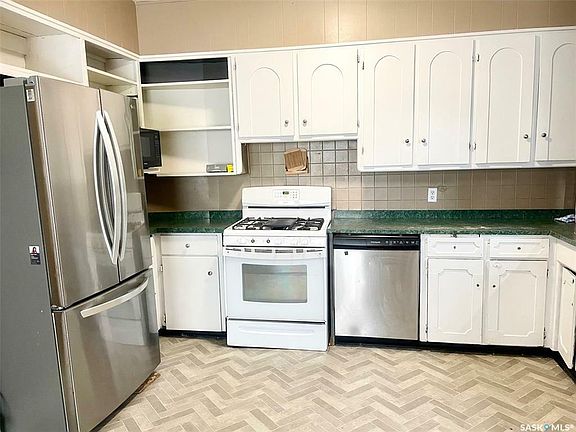 4th image of 87 Tupper Ave