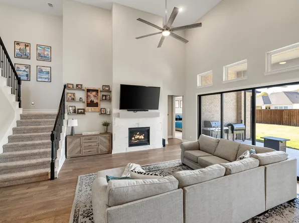 801 Copperleaf Dr, Justin, TX 76247