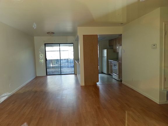 2nd image of 826 W Spain St