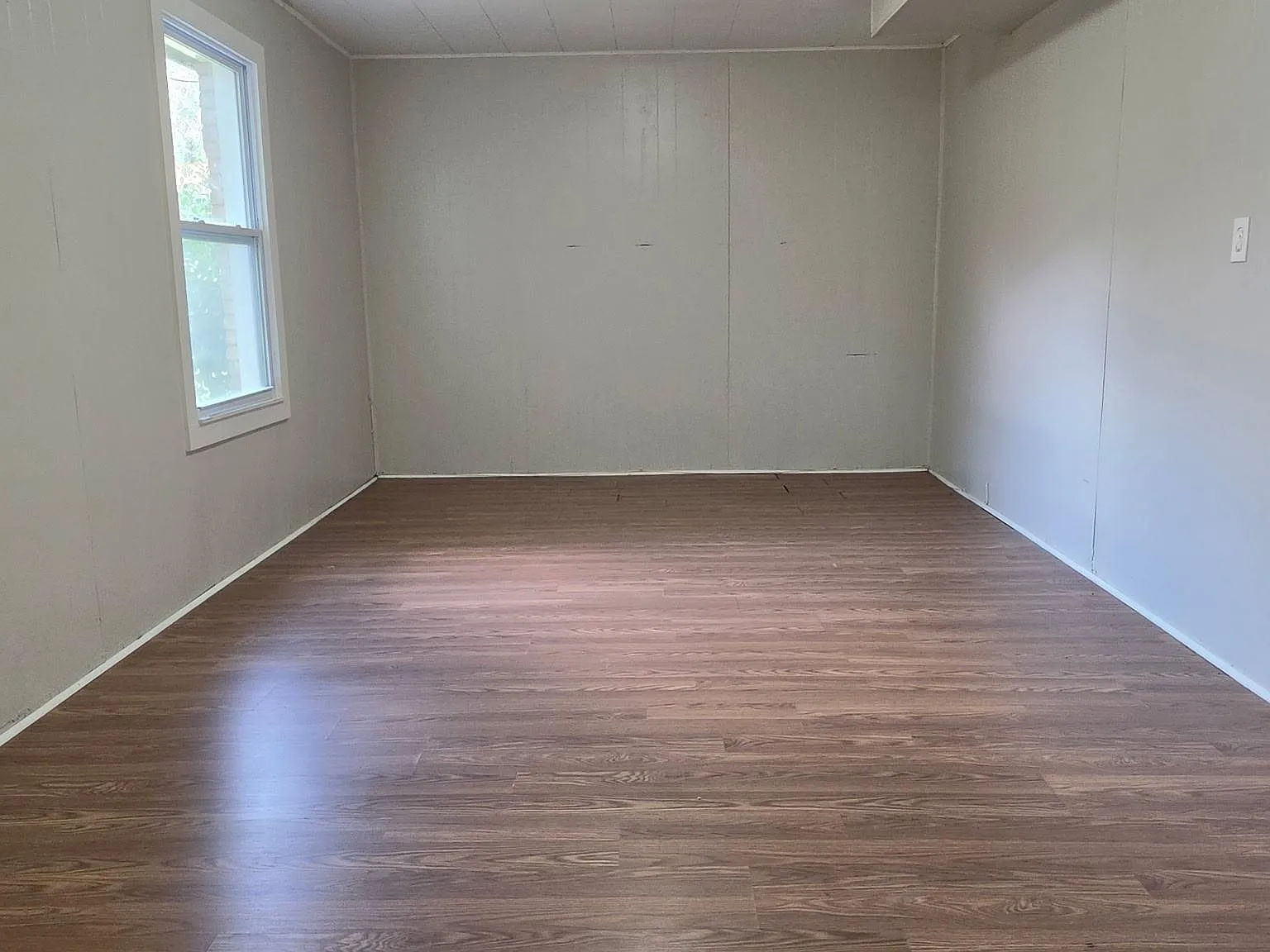 4 bed, 2.0 bath, 1819 sqft, $1,800 — Photo 2