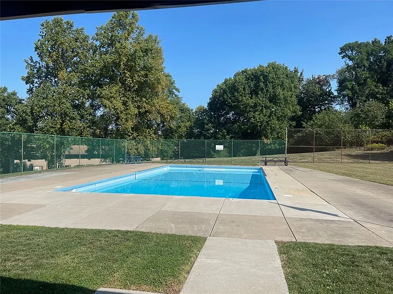 5082 Sanlin Dr — Photo 10